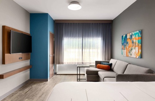 Brunswick Hotel | La Quinta Inn & Suites by Wyndham Brunswick/Golden Isles