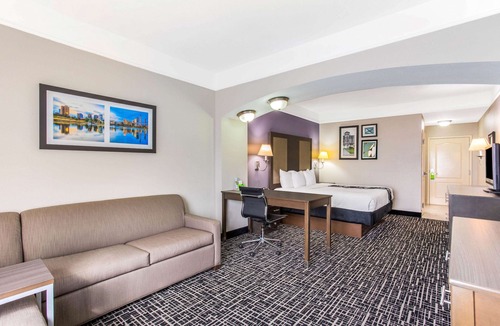 Fultondale Hotel | La Quinta Inn & Suites by Wyndham Fultondale Birmingham N