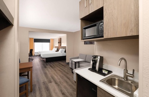Bessemer Hotel | La Quinta Inn & Suites by Wyndham Bessemer