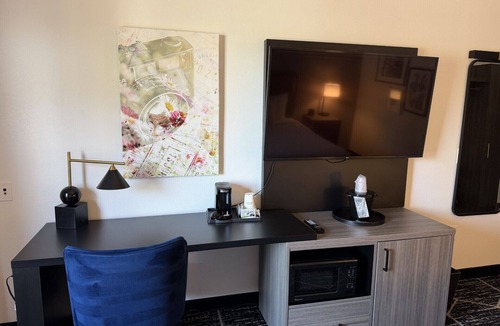 Meridian Hotel | La Quinta Inn & Suites by Wyndham Meridian