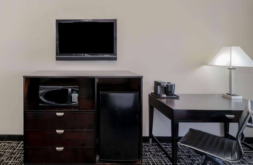 Canton Hotel | La Quinta Inn & Suites by Wyndham Canton MS