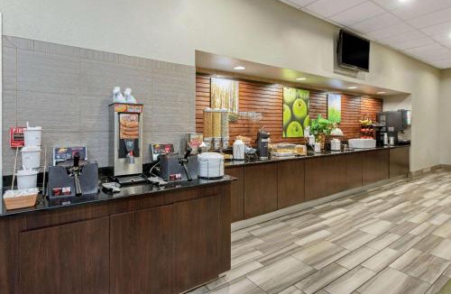 Kenner - Louis Armstrong International Airport Hotel | La Quinta Inn & Suites by Wyndham New Orleans Airport