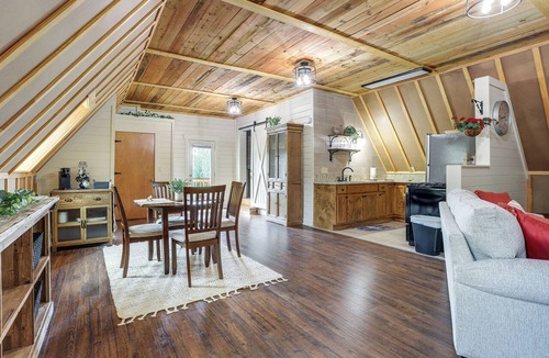 Cartersville Apartment | Lake Allatoona Area Studio w/2 Decks & Farm Views