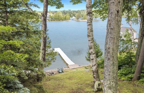 Charlevoix House | Lake Charlevoix Memories/Lakefront| Private Dock | close to Castle Farms
