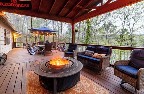 Higden Cottage | Lake Escape – Hot Tub, Firepit, Views