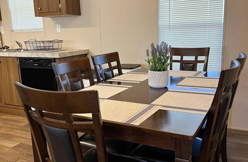 Negreet Apartment | Lake front home with spectacular sunsets! 6 miles from Toledo Tackle!