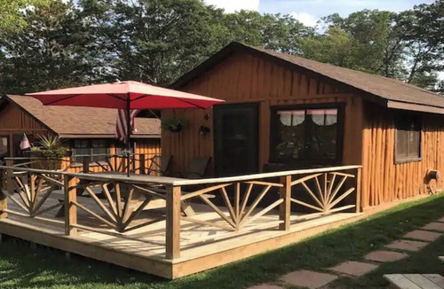 West Branch Cabin | Lake Front Studio Cabin 4 - ATV & Pet Friendly!