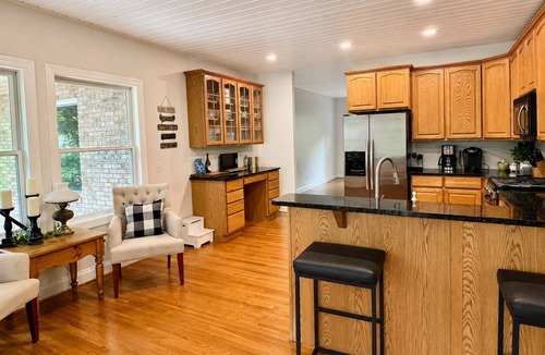 Winchester House | Lake front Tim’s Ford Retreat, 6BR, Kayaks, Dock Near Twin Creeks