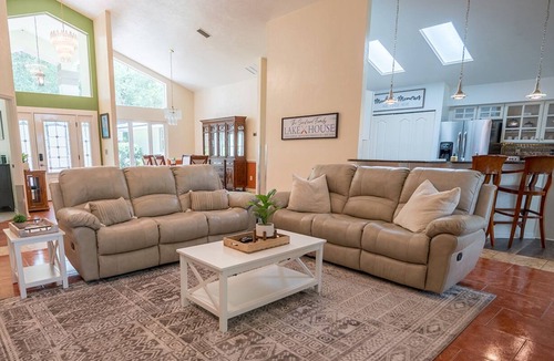 Putnam Hall House | Lake Geneva Getaway – Close to Gainesville & UF