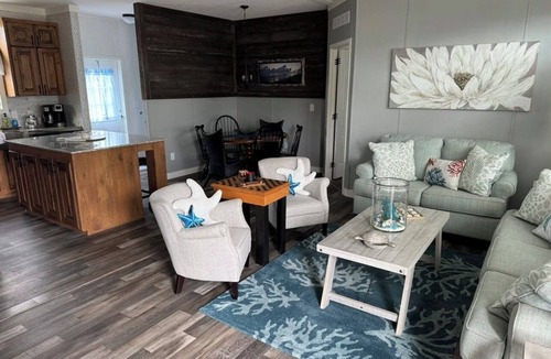 Fruitland House | Lake George getaway