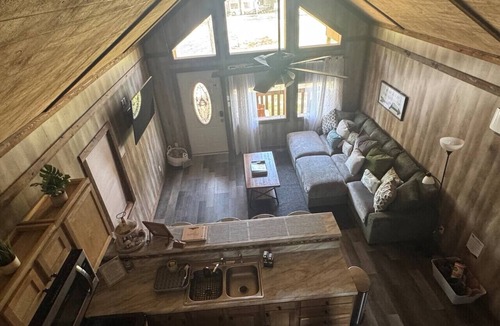 Groveoak Cabin | Lake Guntersville Cabin |Pet Friendly | Fenced Yard | Fire Pit - Coco Chateau