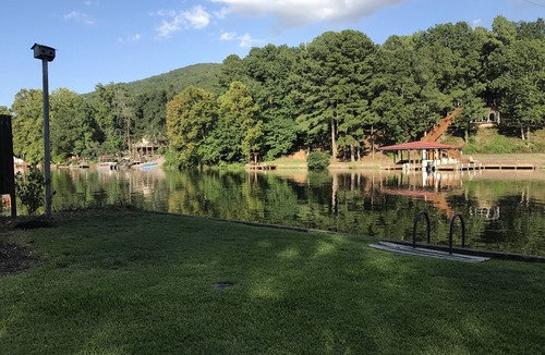 Piney House | Lake Hamilton Lakefront Retreat-Spacious & Stylish, National Park Views, Kayaks