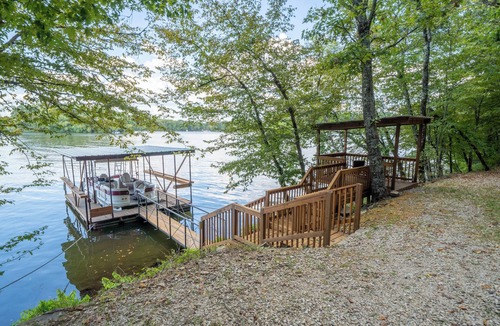 Royal Villa | Lake Hamilton Tranquility Villa with boat dock on private 20 acres!