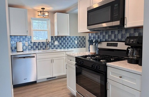 Norton Shores House | Lake Harbor Haven II Charming 2-bedroom cottage with AC in Norton Shores