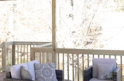 Valley House | Lake Harding Getaway-Near Auburn & Ft. Benning-Private Dock-3mi to Everything!