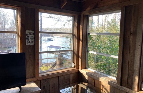 Gumlog Cabin | Lake Hartwell Cabin with covered dock, firepit, kayaks, views of lake, sleeps 12