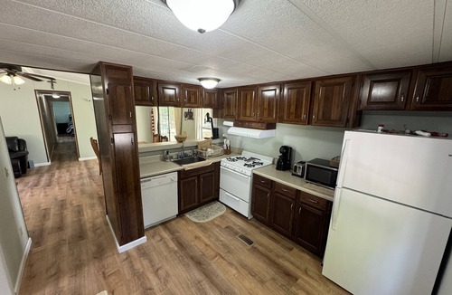 Eatonton House | Lake House beautiful views fishing dock Private boat ramp 7 beds sleeps 11