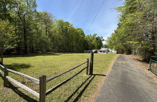 Eatonton House | Lake House beautiful views fishing dock Private boat ramp 7 beds sleeps 11