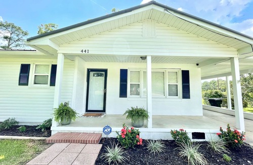 Moultrie House | Lake House Getaway/fisherman’s paradise