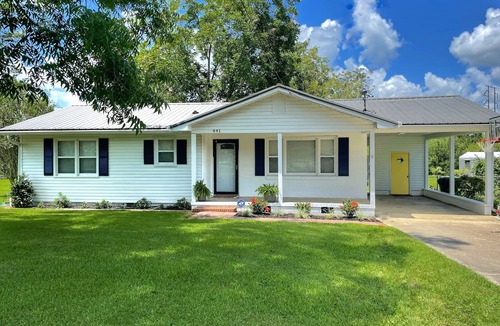 Moultrie House | Lake House Getaway/fisherman’s paradise