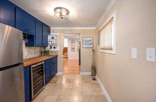 Buford House | Lake it Easy - Deep Water Dock & Year Round Views! 1 mile from Lanier Islands