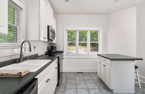 Six Mile House | Lake Keowee Retreat close to Trails & Wineries!