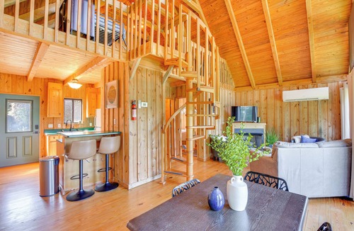 Six Mile Cottage | Lake Keowee Retreat: Idyllic Six Mile Cabin!