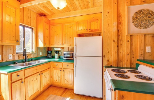 Six Mile Cottage | Lake Keowee Retreat: Idyllic Six Mile Cabin!
