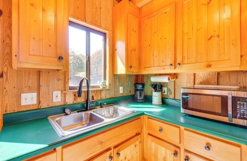Six Mile Cottage | Lake Keowee Retreat: Idyllic Six Mile Cabin!