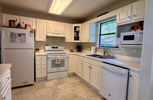 Melrose House | Lake living close to Gainesville, UF Health and University of Florida