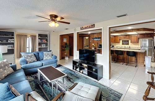 Clermont House | Lake Louisa Retreat: Near Lake Louisa State Park