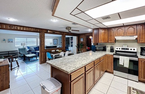 Clermont House | Lake Louisa Retreat: Near Lake Louisa State Park
