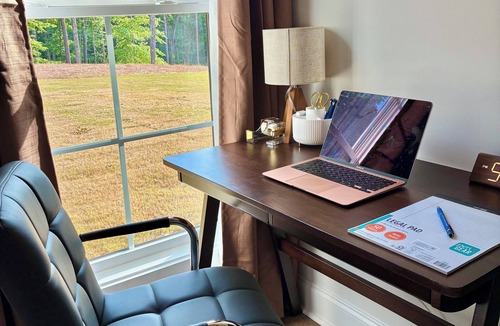 Dadeville House | Lake Martin Views at Chuck's Marina & Pizza