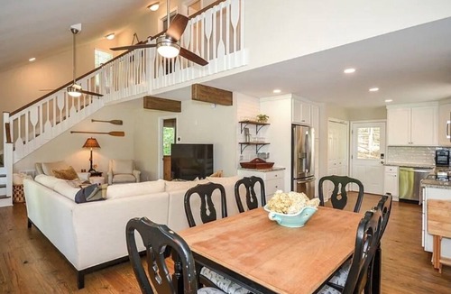 Alexander City House | Lake Martin Waterfront-quiet cove, boat ramp, dock and fenced dog friendly yard