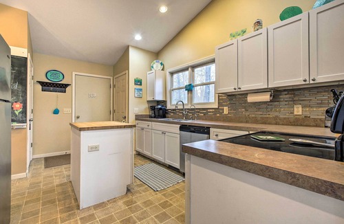 Mears House | Lake Michigan Gem < Half-Mi to Private Beach!