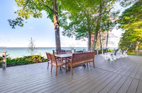 Lake Leelanau House | Lake Michigan Quiet Retreat Sunsets Near Leland