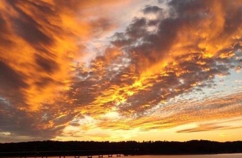 Henderson Hotel | Lake Norfork Resort