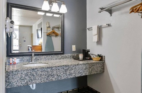 Lake Park Apartment | Lake Park GA |King Bed|Smoking