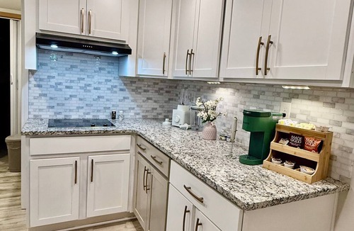 Dallas Apartment | -Lake point Sports -15m- Leo's Cozy STUDIO- in.family.Home.Main.level