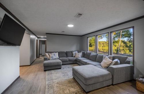 Hammond Villa | Lake-Pool & Close to Chappapeela Sports Park