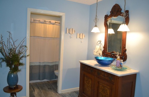 Dadeville Bed & Breakfast | Lake Room in Paradise Bed and Breakfast by Lake Martin
