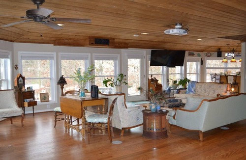 Dadeville Bed & Breakfast | Lake Room in Paradise Bed and Breakfast by Lake Martin