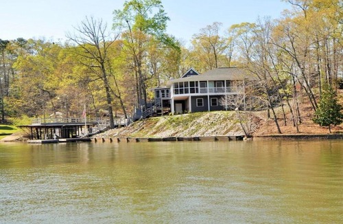 Dadeville Bed & Breakfast | Lake Room in Paradise Bed and Breakfast by Lake Martin
