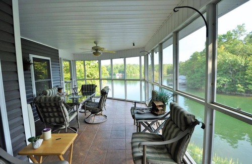 Dadeville Bed & Breakfast | Lake Room in Paradise Bed and Breakfast by Lake Martin