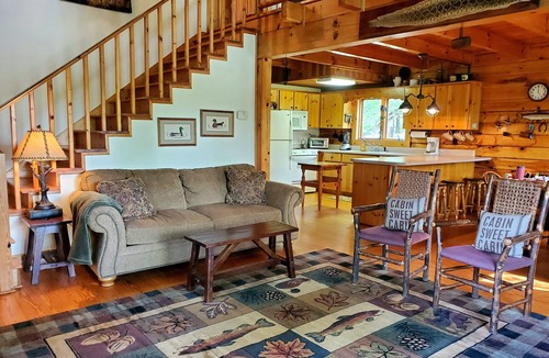 Eatonton House | Lake Sinclair Log Cabin with Private Beach