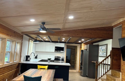 Brimley Cottage | Lake Superior Lakefront Cabin w/Private Beach Trail, Game Room & 4BR Remodel