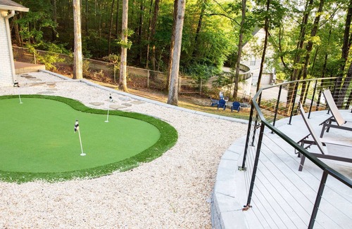Northport House | Lake T Retreat (5BR, Putting Green, & Pool!)