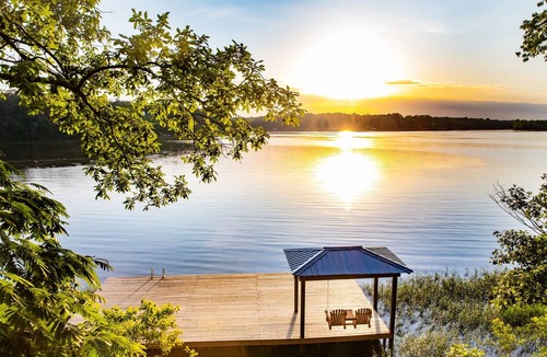 Northport House | Lake T Retreat (5BR, Putting Green, & Pool!)