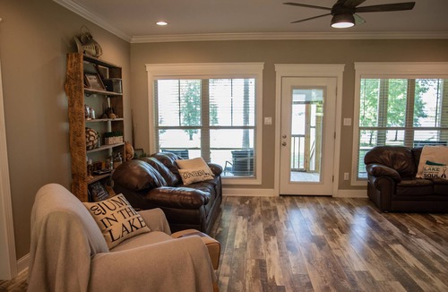 Groveoak Cottage | Lake Therapy Cottage On the Water. WIFI