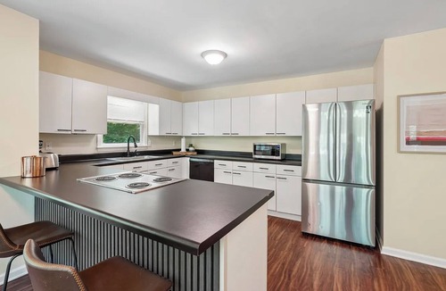 Northport House | ♥ Lake Tuscaloosa Retreat - Family Friendly - High Speed WiFi